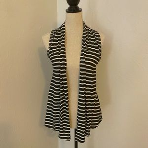 Iris Basic black and white stripe vest size S